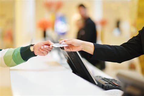 handing credit card